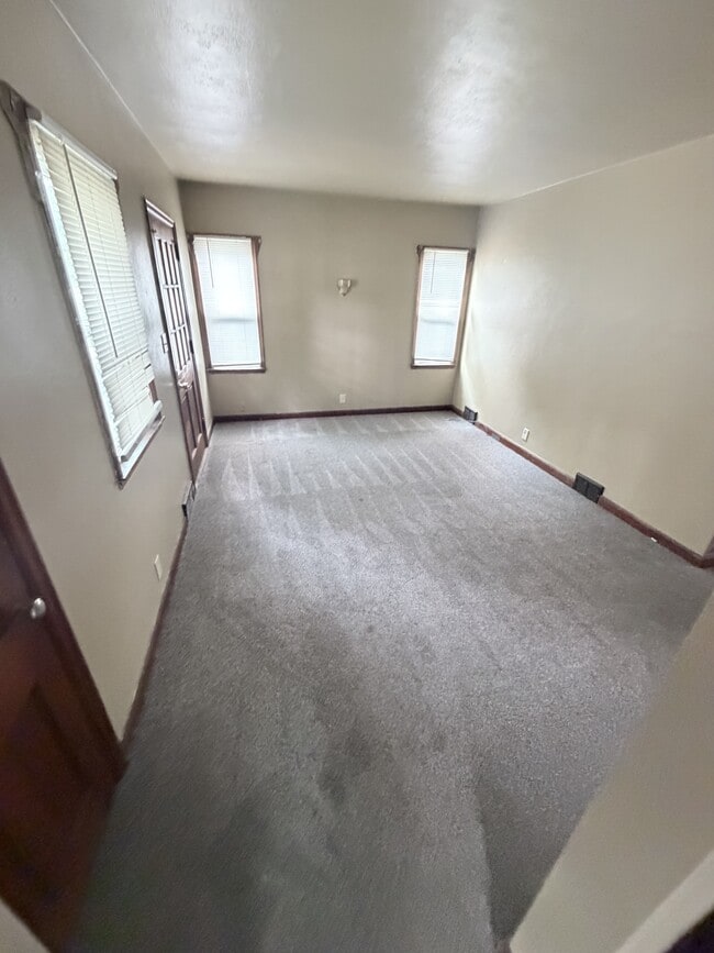 Building Photo - 207 3rd St SW