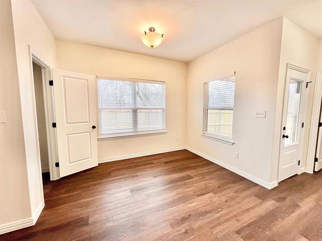 Foto del edificio - 327 E Nelson St