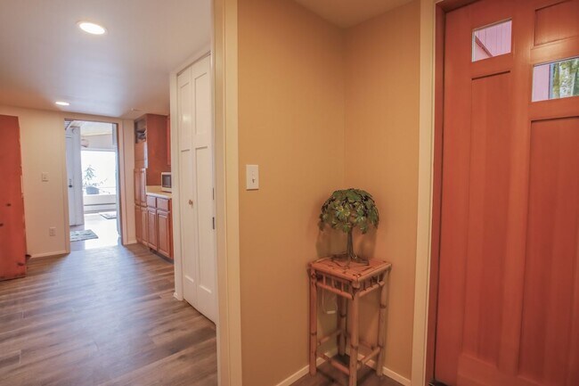 Building Photo - Gorgeous Langley Home With Water View and ...