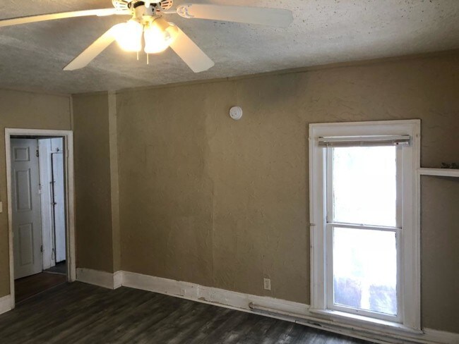 Building Photo - 1229 Peck