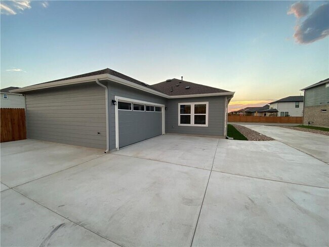 Foto del edificio - 8409 Looksee Ln