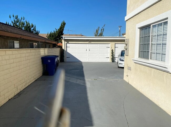 Building Photo - 2937 W Carson St