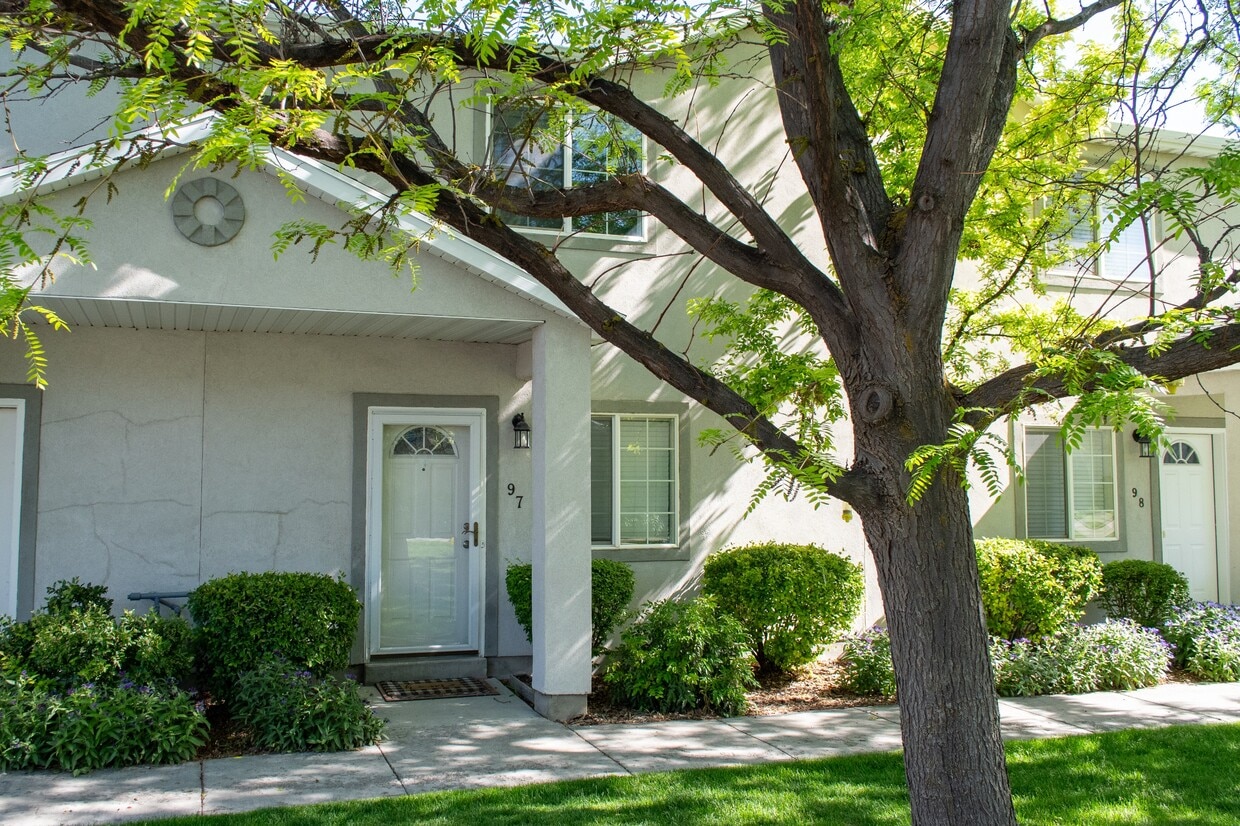 Primary Photo - 97 Penhurst Pl