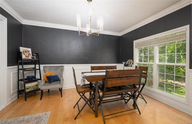 Building Photo - Spacious 4 bedroom/3.5 bath home