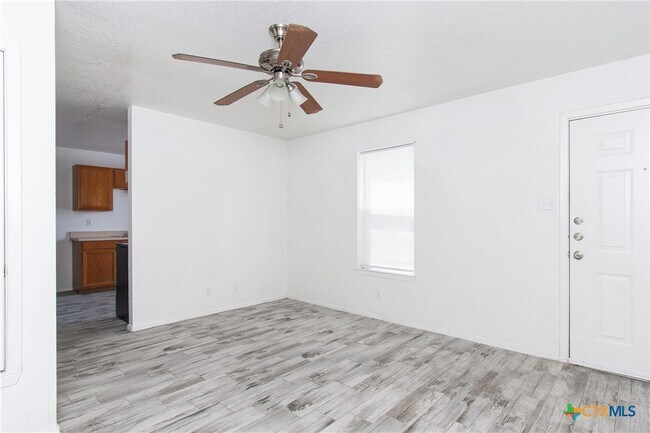 Foto del edificio - 2018 Cedarhill Dr