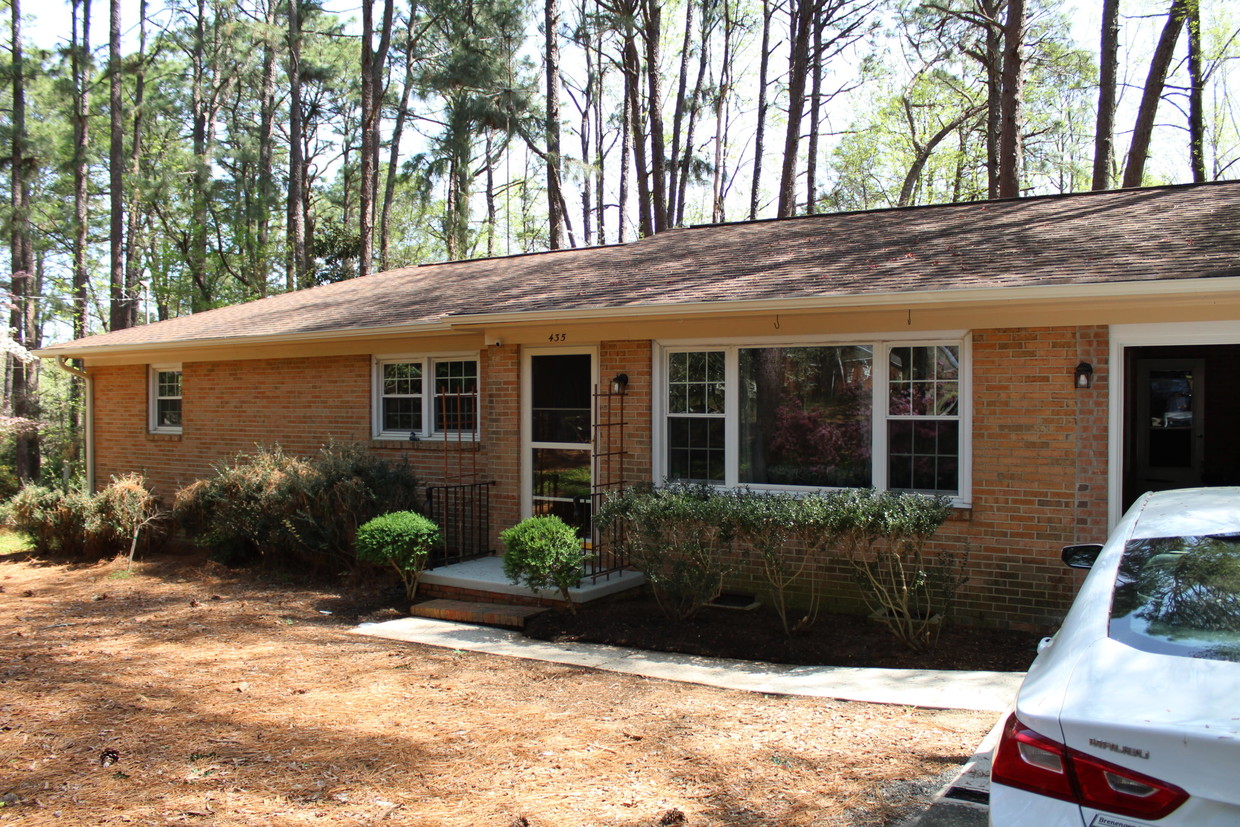 Foto principal - 435 Midland Rd