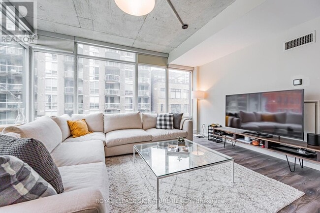 Building Photo - 333A Adelaide St E