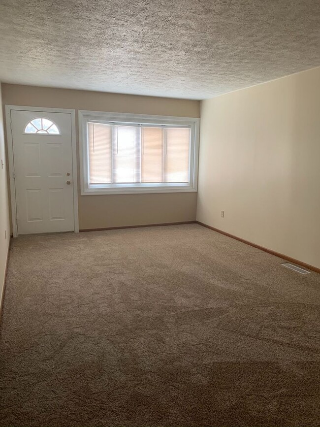 Building Photo - 4150 Westmont Dr
