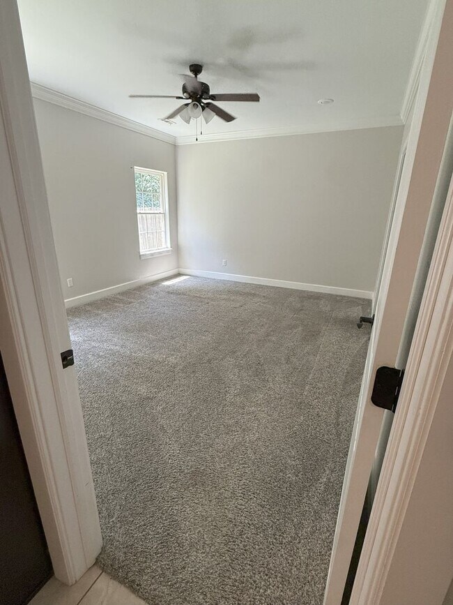 Foto del edificio - 3 Bedroom 2 Bathroom home. Available NOW!