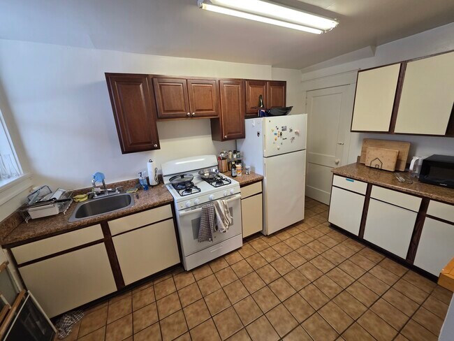 Cocina - 5514 Wilkins Ave