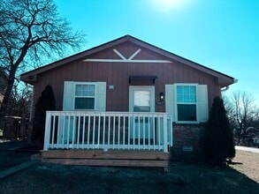 Building Photo - 2741 Jones Ave