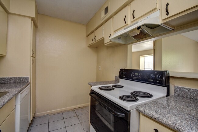 Building Photo - 8423 Hearth Dr