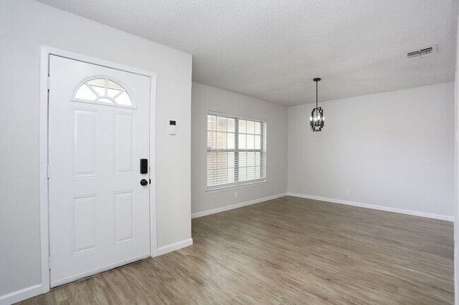 Foto del edificio - 1074 Ferdinand - For Rent