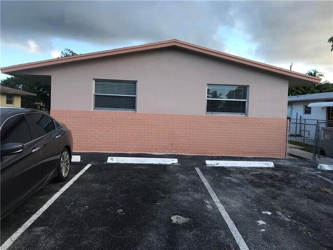 Building Photo - 361 NE 30th St