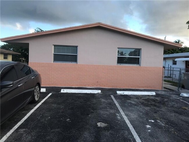 Foto del edificio - 361 NE 30th St