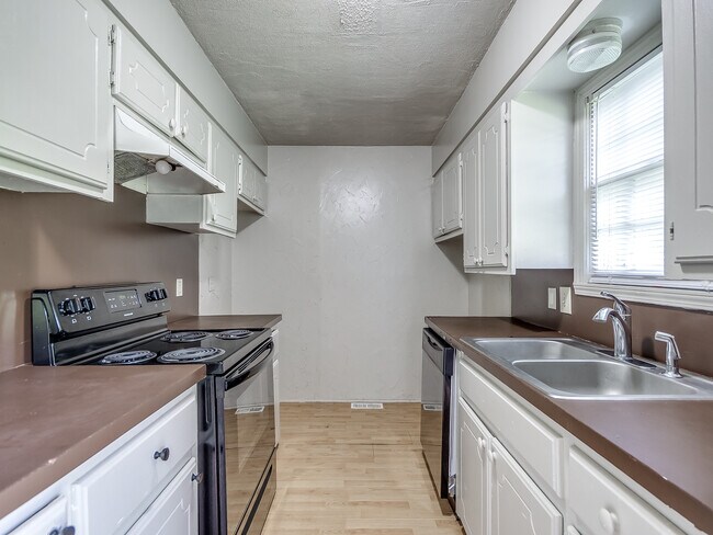 Photo - 2121 June Ln House