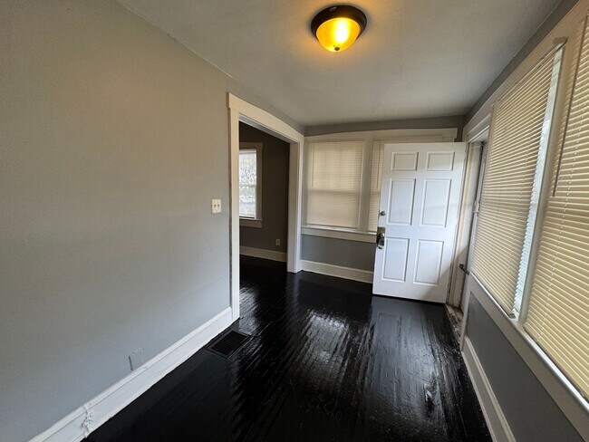 Foto del edificio - 3632-3634 Birchwood Ave