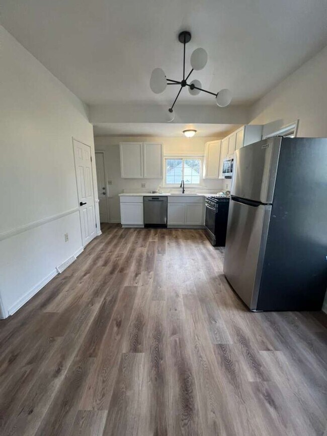 Foto del edificio - Updated 3-Bedroom Single-Family Home in th...