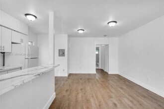 Building Photo - 5549 NE Miami Ct