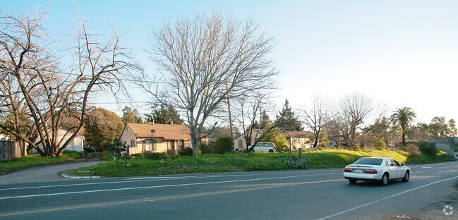 Foto del edificio - 60 Mowry Ave
