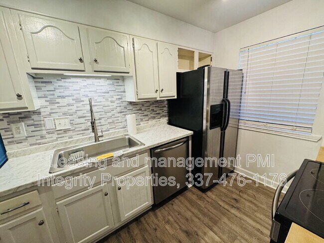 Foto del edificio - 2343 Robley Dr