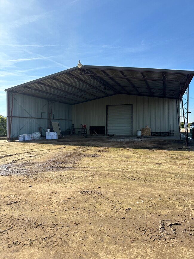 Building Photo - 8710 S Anchor Ave