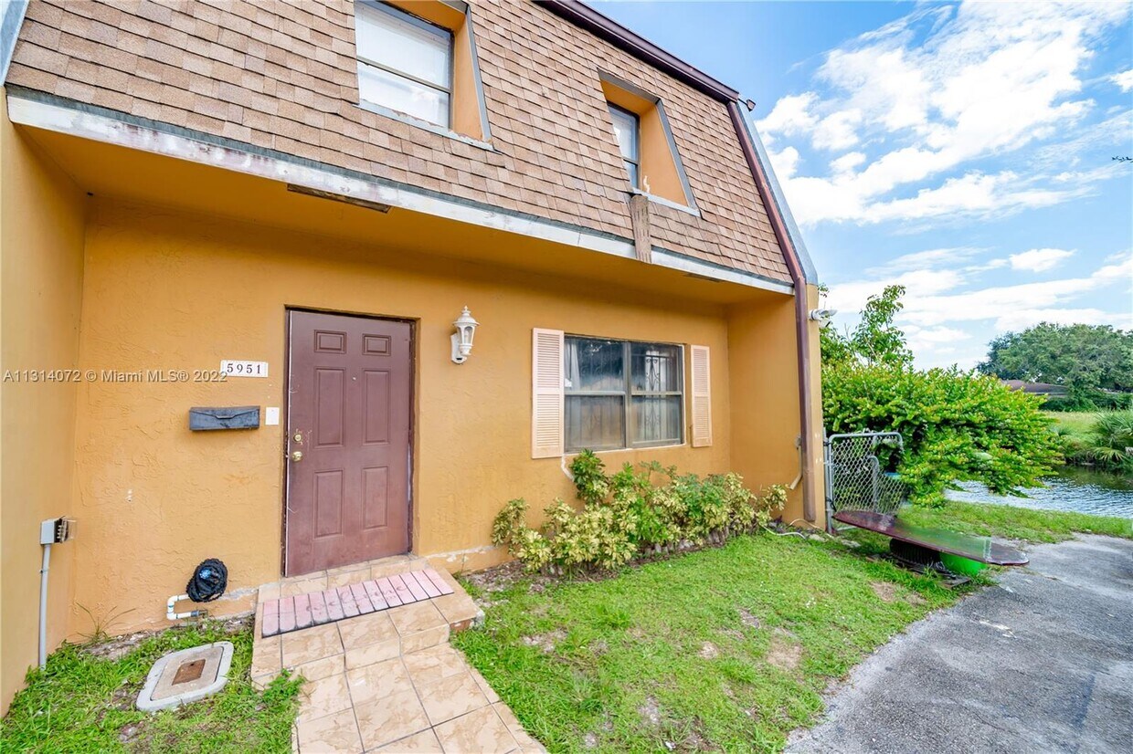 5951 NW 28th St 133 Sunrise Fl 33313 Room for Rent in Sunrise, FL