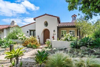 Building Photo - 8263 Santaluz Village Green N