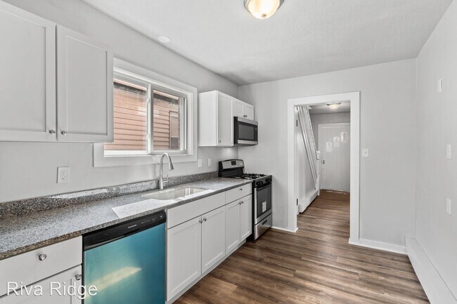 Building Photo - 3 br, 1 bath House - 422 George Street