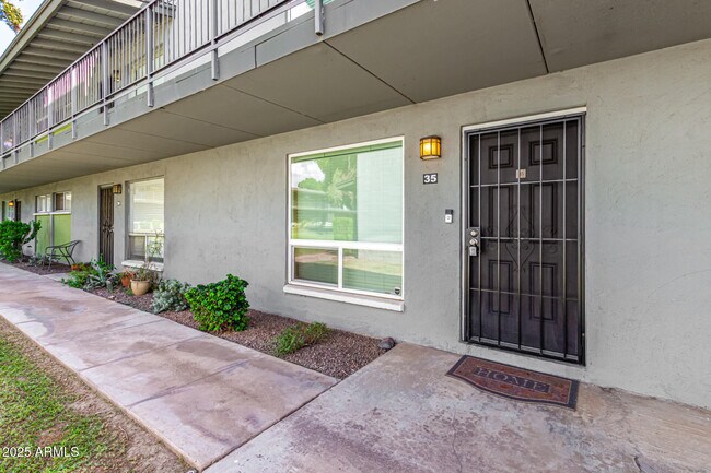 Foto del edificio - 7141 N 16th St