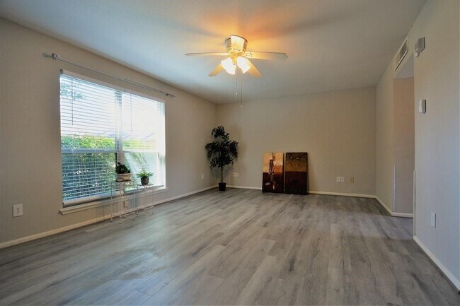 Building Photo - 8801 Hammerly Blvd