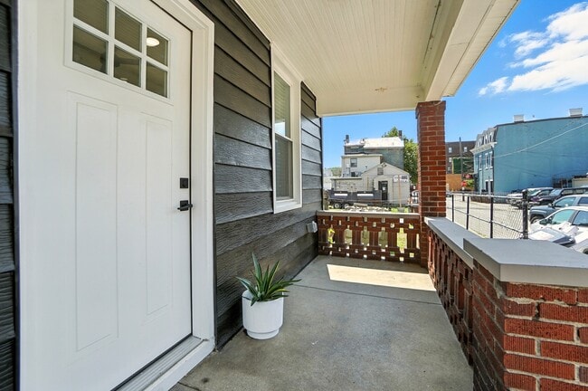 Building Photo - 831 Dayton Ave