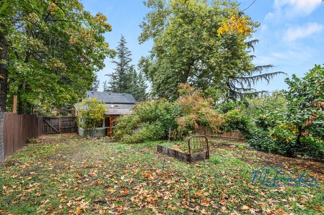 Foto del edificio - 698 Ashland St