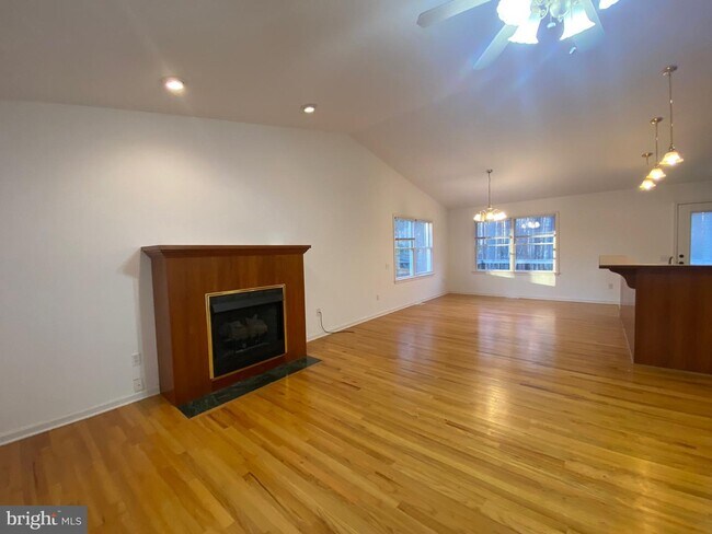 Building Photo - 237 Sylvan Ln