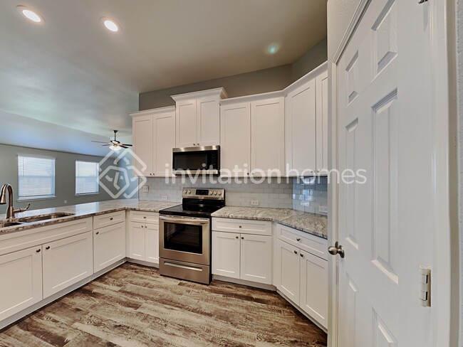Building Photo - 15636 Landing Creek Ln
