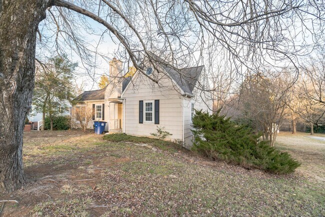 Foto del edificio - 4/ 1.5 Just minutes from Wake Forest Unive...