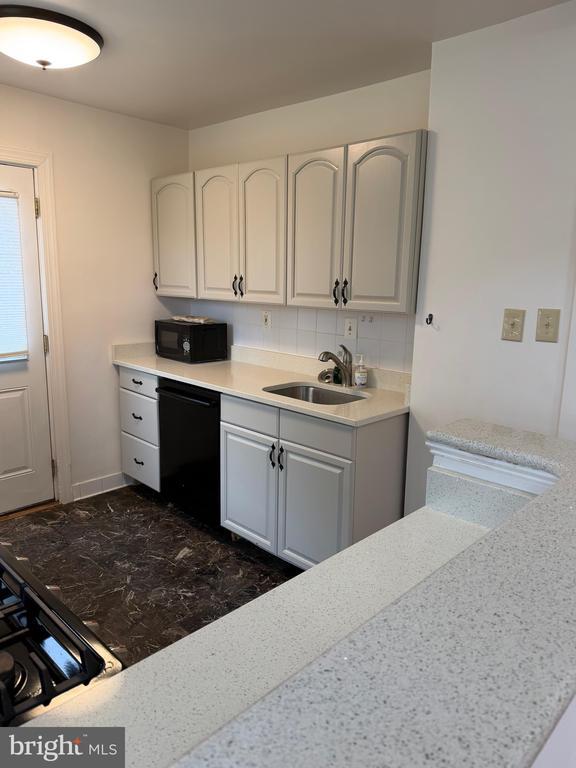 Building Photo - 5608 Tremont Dr