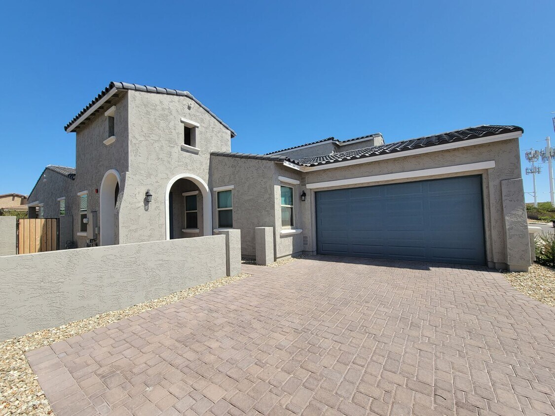 Foto principal - Just a year old in highly sought after GAT...