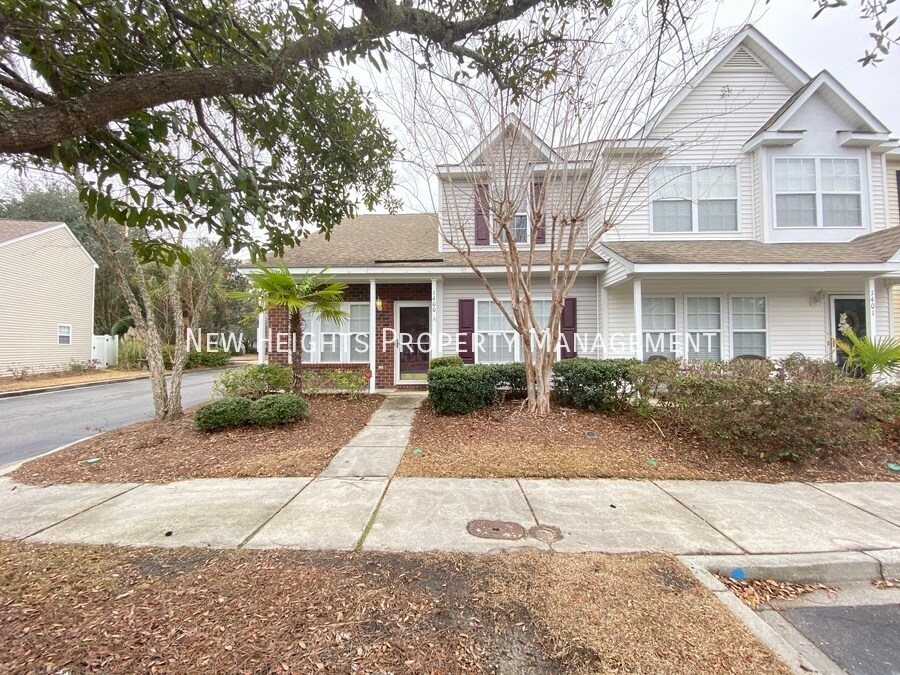 Primary Photo - End Unit Townhouse!!!