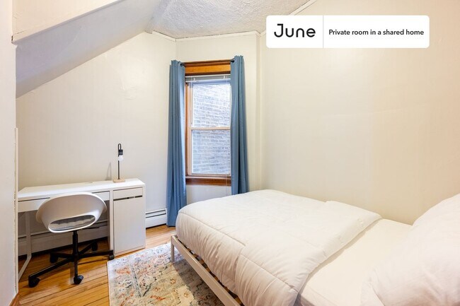 Foto del edificio - Private bedroom in 3 bed/1 bath Home