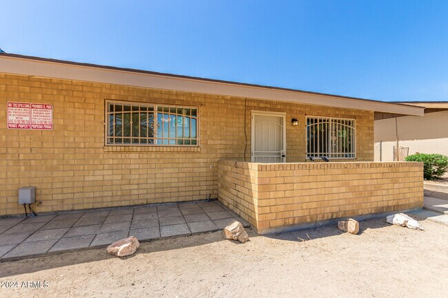 Foto del edificio - 815 E Hazel Dr