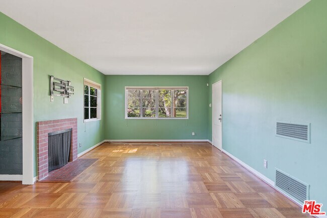 Foto del edificio - 5116 Village Green