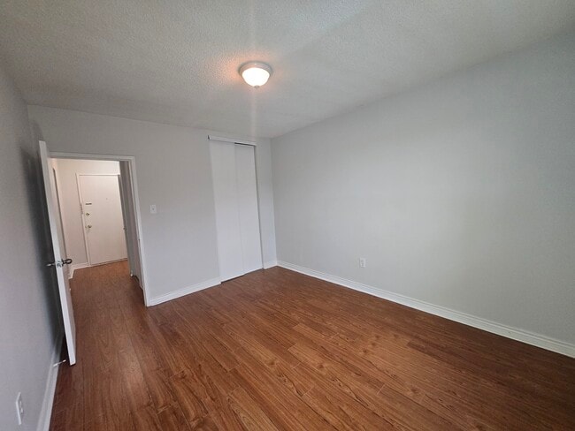 Bedroom - 1017 Mohawk Rd E