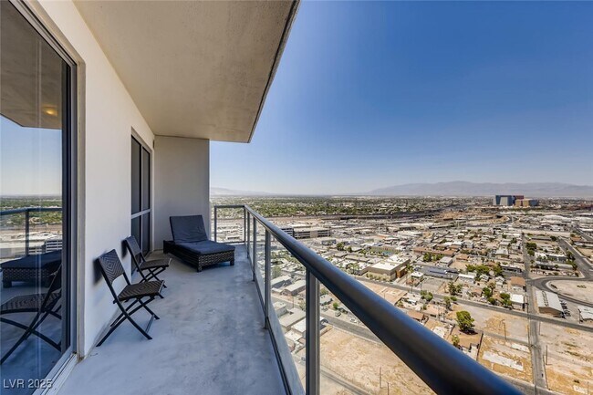 Foto del edificio - 200 W Sahara Ave