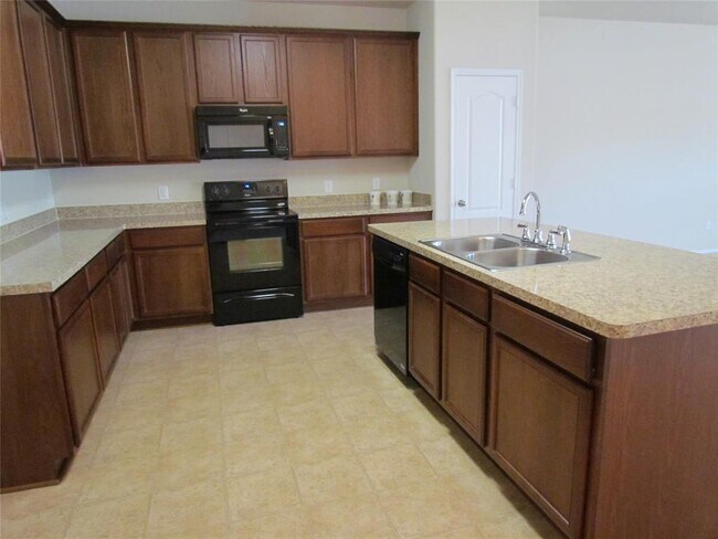 Building Photo - 9217 Blackstone Dr