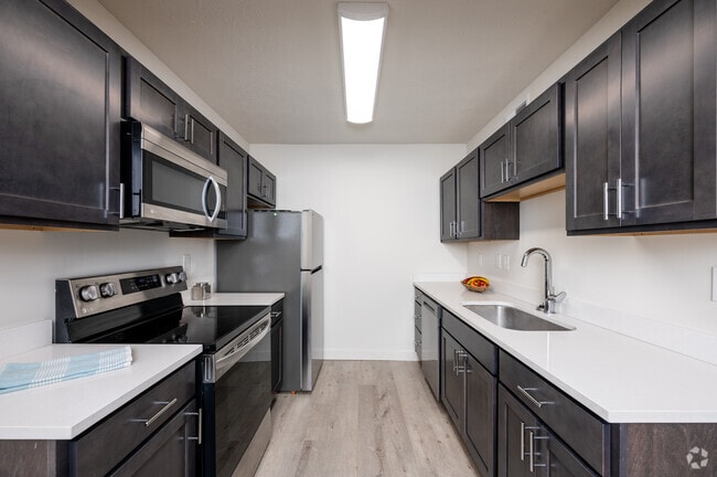 2BR, 2BA - 634SF - Kitchen - Revive 318 Apartments