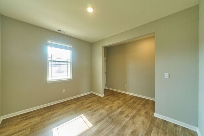 Foto del edificio - 4 Bedroom at Trotter's Landing in Camby With Pond View!