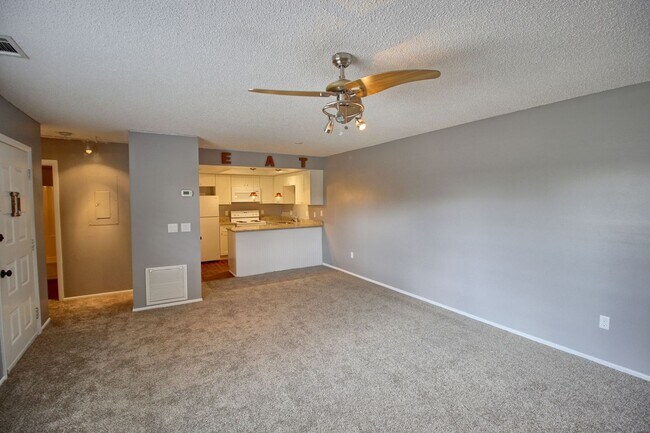 Building Photo - 174 Windtree Ln