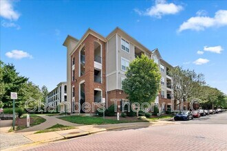 Building Photo - 4860 Eisenhower Ave