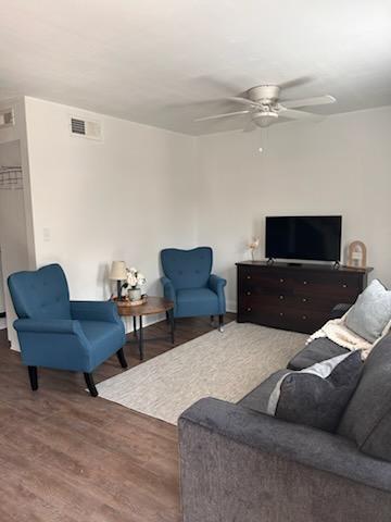 Foto del edificio - 710 W McNeese St